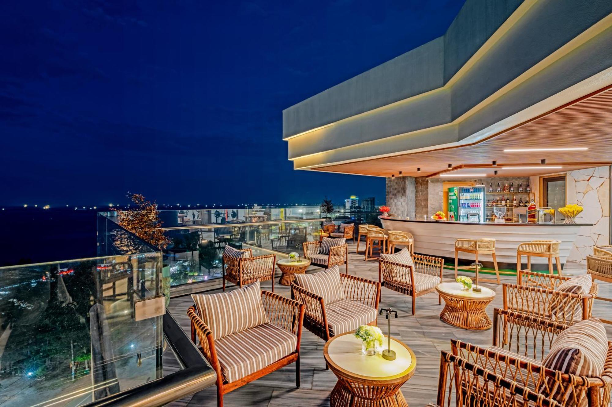 Poseido Hotel Quang Binh Донг Хой Екстериор снимка