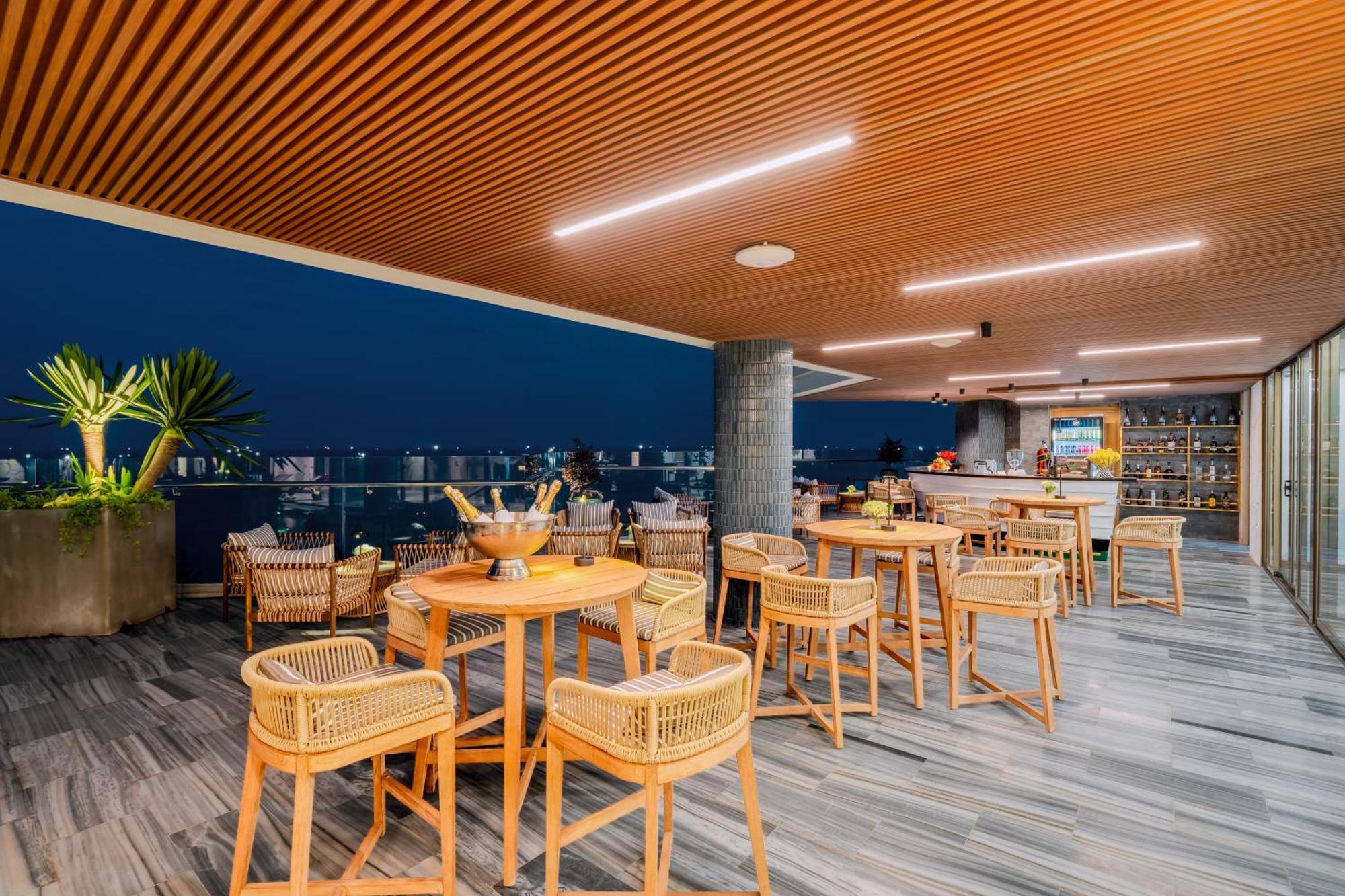 Poseido Hotel Quang Binh Донг Хой Екстериор снимка
